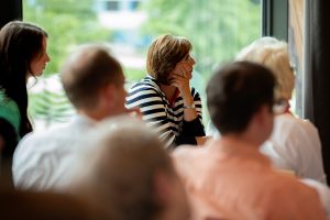 Diskussionsrunde und Workshops