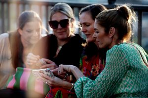 Sommerfest auf Rooftop mit Blick auf die Innenstadt und die Alster in Hamburg Eventfotografin in der Sturmfreien Bude EBF Studios